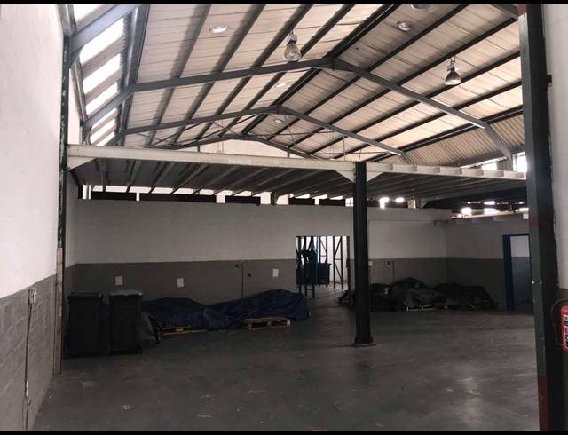 416M² FACTORY FOR SALE IN OKAVANGO PARK